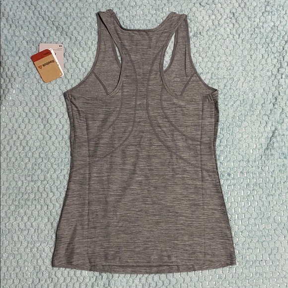 Brand NWT Reebok Dynamic Tank Top - Picture 2 of 4
